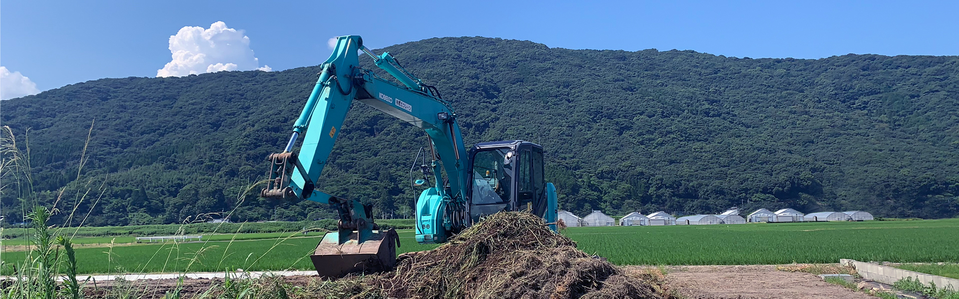 双葉建設スタッフのショベルカー作業風景